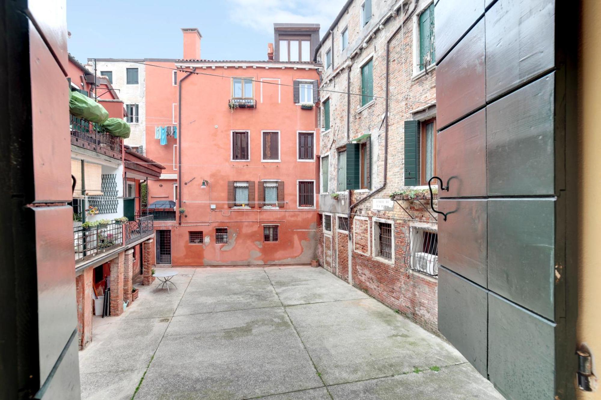 Ca Dei Zoti3 With Luggage Apartment Venedig