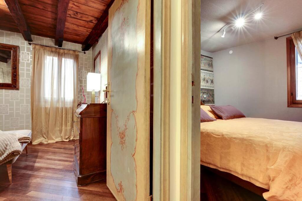 Ca Dei Zoti3 With Luggage Apartment Venedig